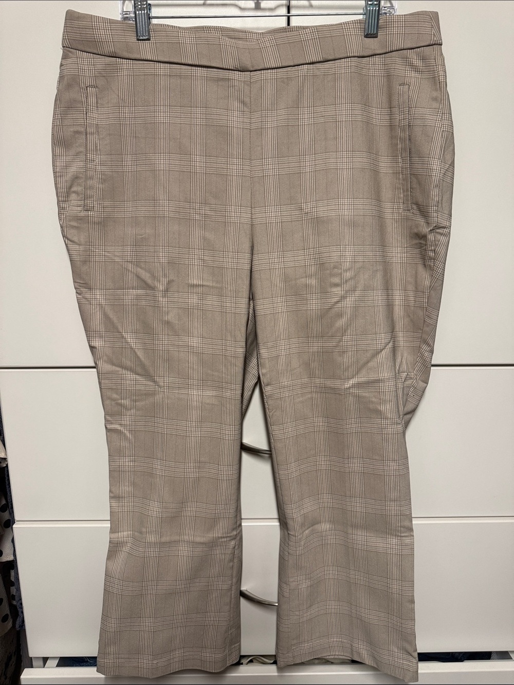 Women's Cropped Plaid Ankle Pants — Taupe Plaid